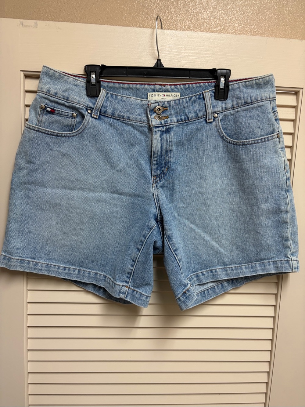 VTG Tommy Hilfiger Womens Denim Shorts Light Wash High Rise Mom Jean Size 16